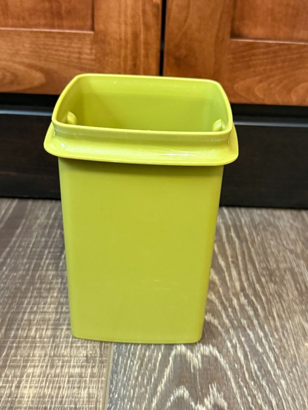 Tupperware Pick-A-Deli Pickle Container - Picture 7 of 16